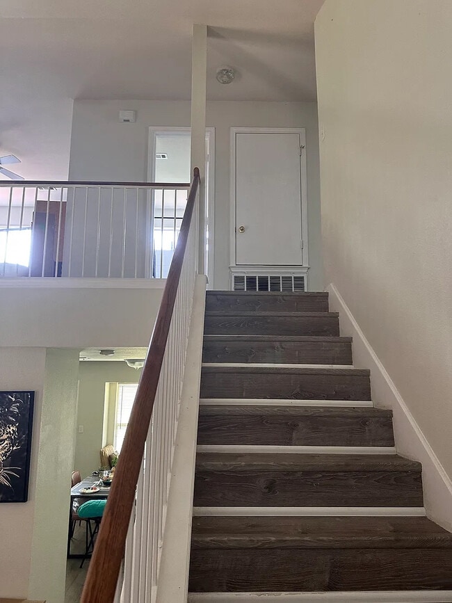 Building Photo - Room in House on Socorro Bend