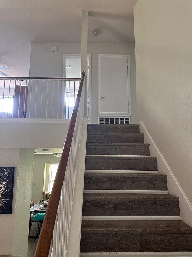 Foto del edificio - Room in House on Socorro Bend