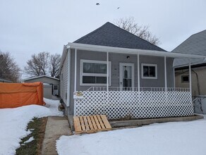 Building Photo - 1421 Ross Ave W