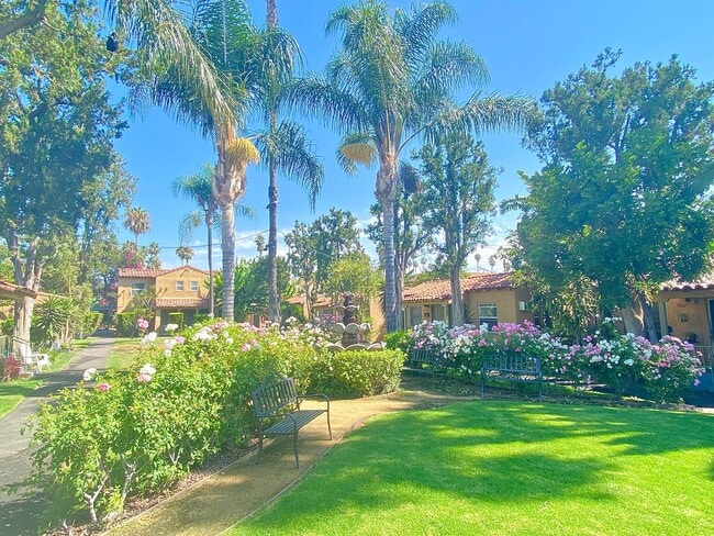 Building Photo - 5225 De Longpre Ave