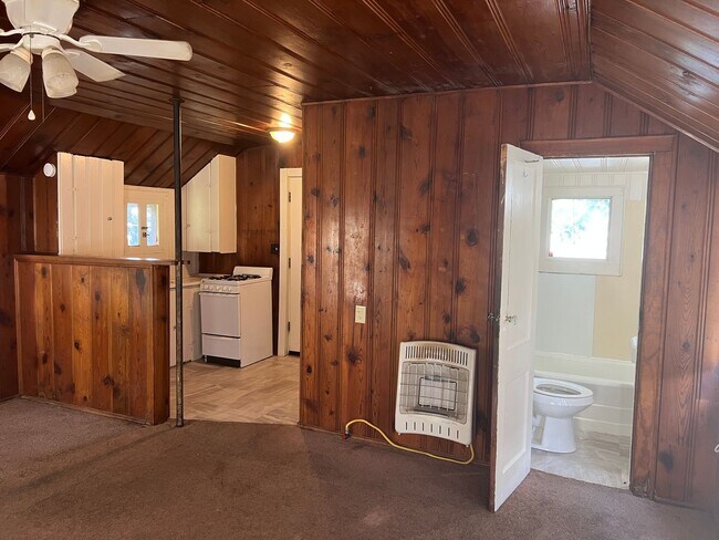 Foto del edificio - Studio Garage Apartment with Water/Trash/G...