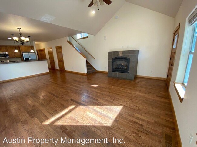 Building Photo - 3 br, 2.5 bath House - 324 W. Washington Ave.