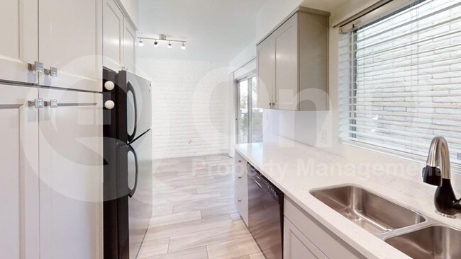 Building Photo - 6925 E 4th St