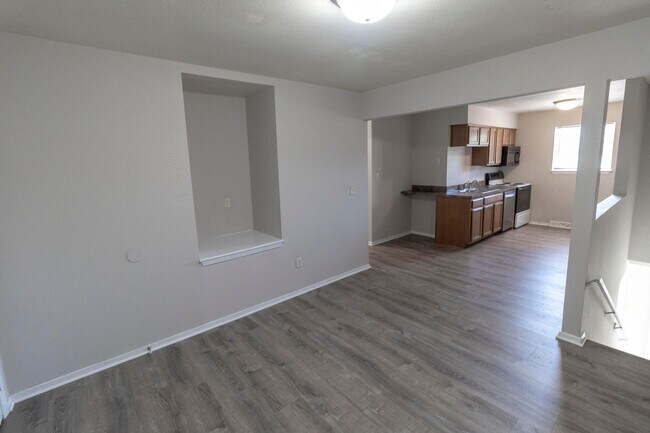 Foto del edificio - 319 West Blvd N