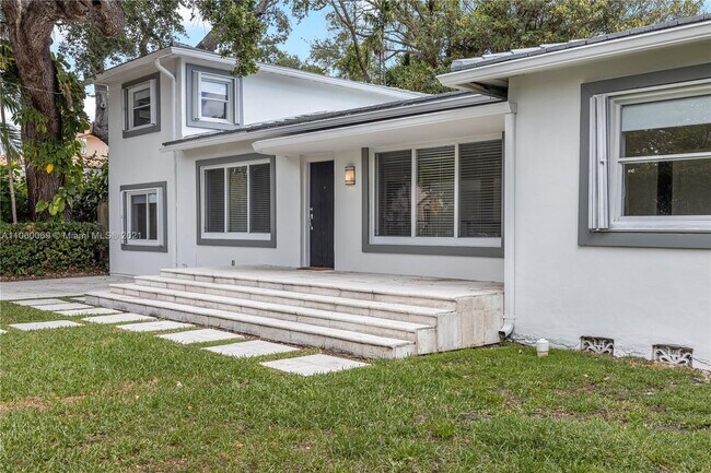 Foto del edificio - 135 SW 22nd Rd