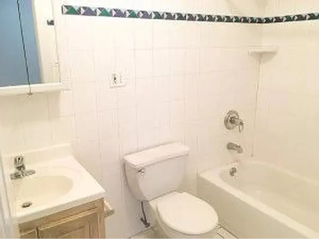 Building Photo - 141-33 Pershing Crescent