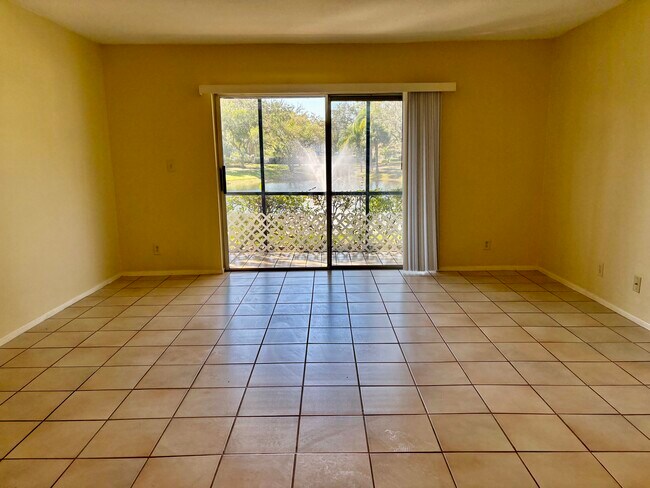 Foto del edificio - 2717 S Oakland Forest Dr