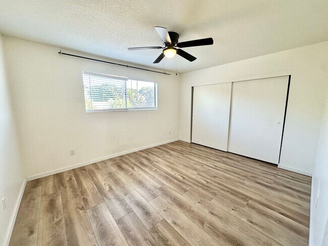 Foto del edificio - Stunning and Spacious Condo in Bay Park! 2...