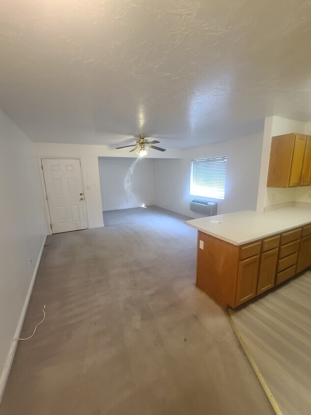 Foto del edificio - Twin Pines Apartments