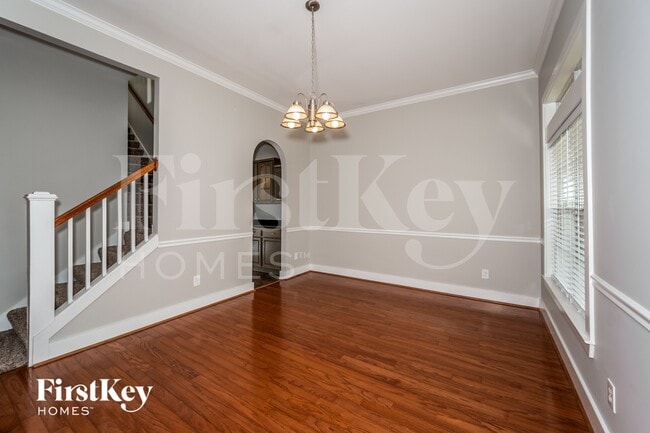 Building Photo - 4598 Clubview Dr