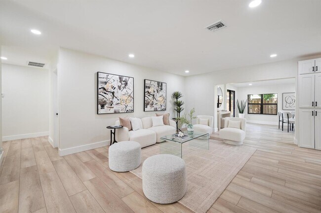 Foto del edificio - 8201 NW 67th Ave