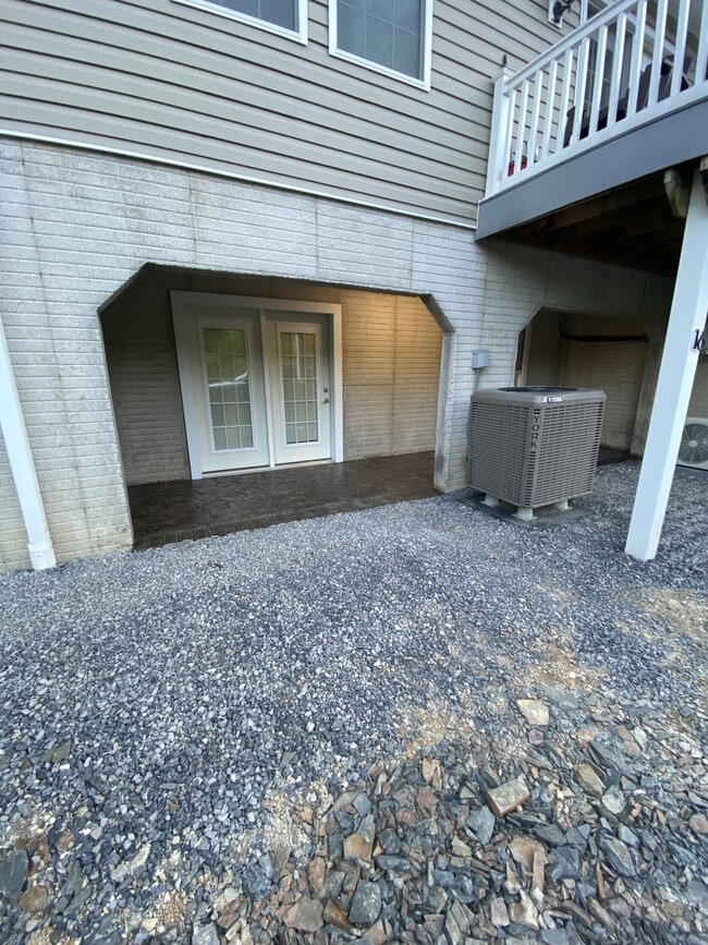 Building Photo - 65 Woods Edge Rd