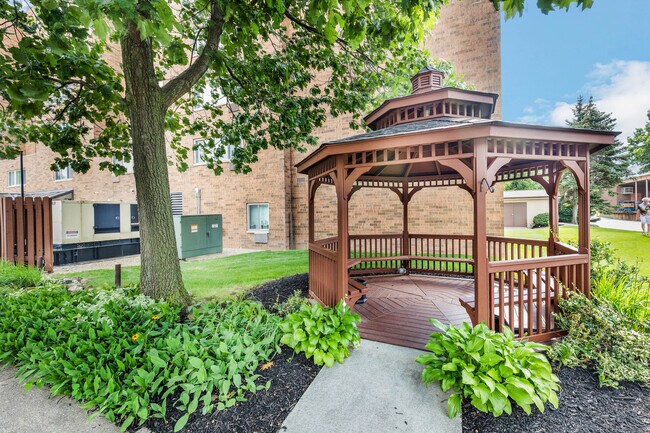 Foto del edificio - Campbell Court Apartments