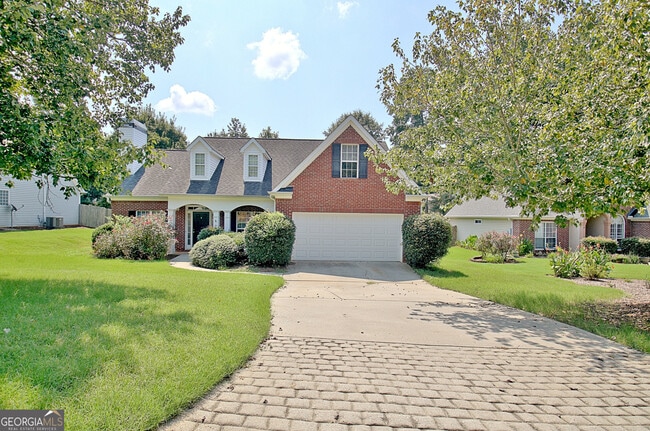 Building Photo - 77 Pine Crescent