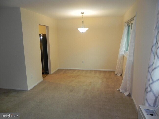 Building Photo - 750 S Dickerson St