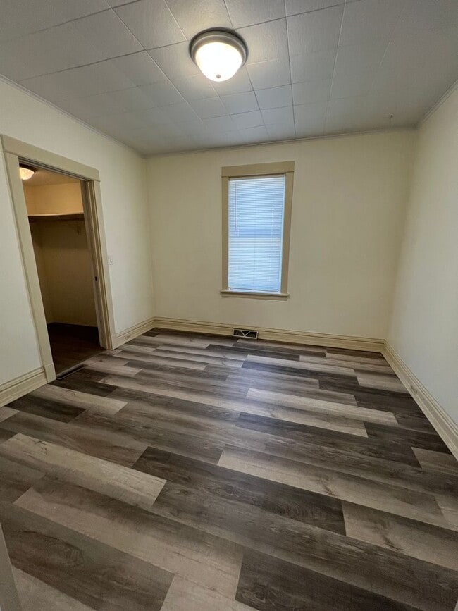 Building Photo - 3711 W 4th St