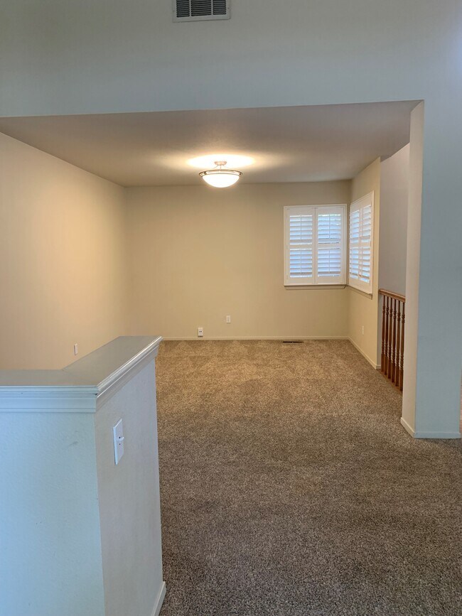 Building Photo - 531 Maria Dr