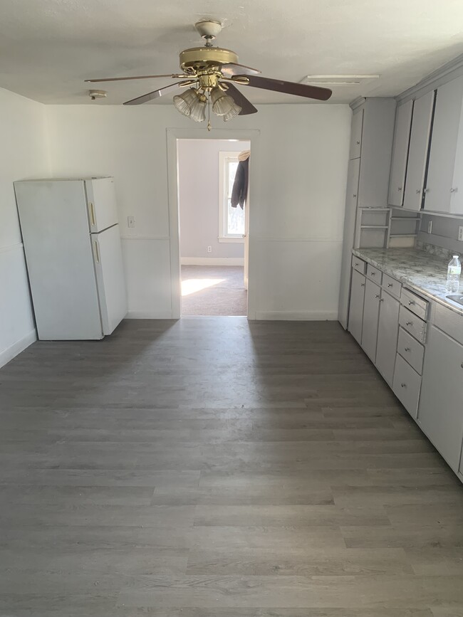 kitchen/dining room - 607 Diamond Hill Rd