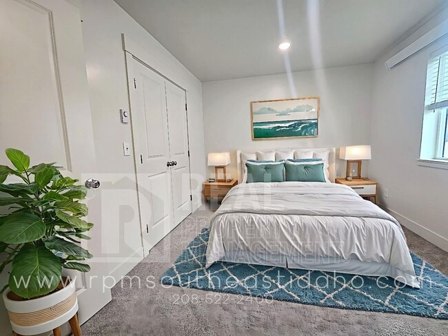 Building Photo - 647 S 3rd W