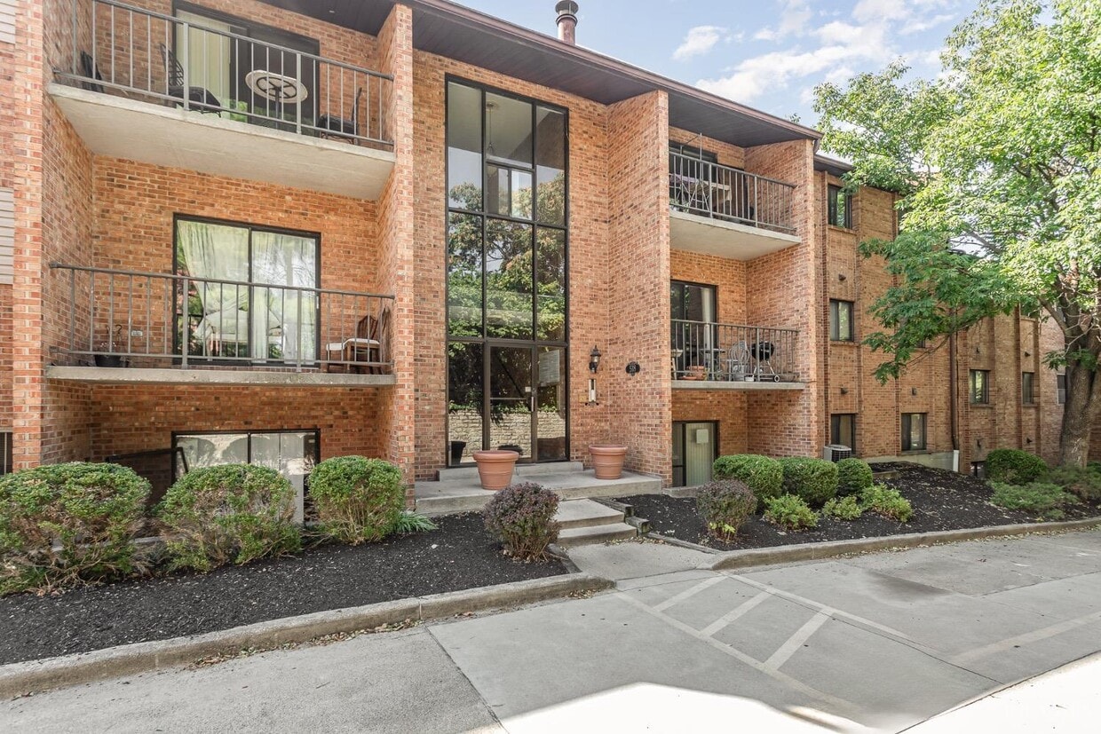 Photo - 518 Riddle Rd (Cincinnati, OH)