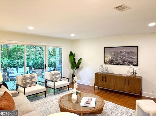 Foto del edificio - 4198 Lake Rill Ct