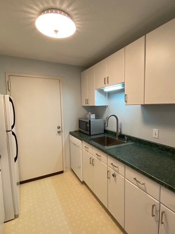 Foto del edificio - 8 Village Green Ln