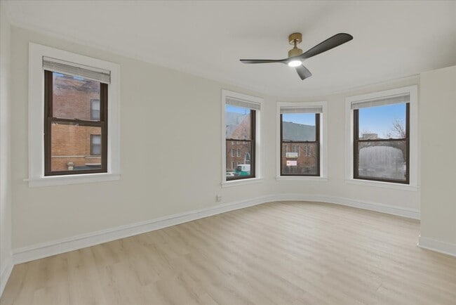 Foto del edificio - 4004 N Bell Ave