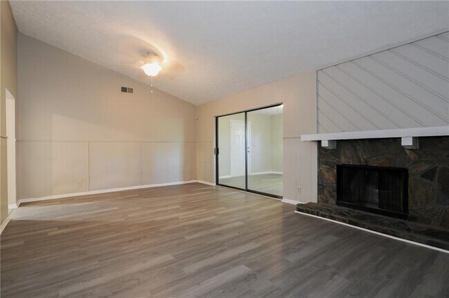 Foto del edificio - 3069 Caliente Ln