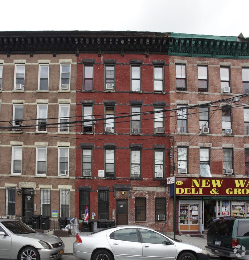 Foto del edificio - 719 Henry St