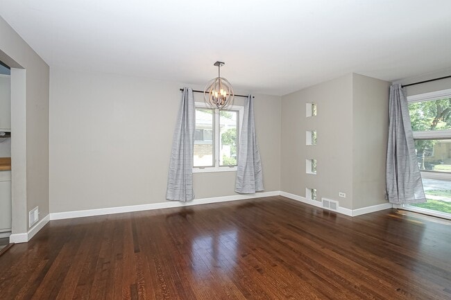 Foto del edificio - 9128 Birch Ave