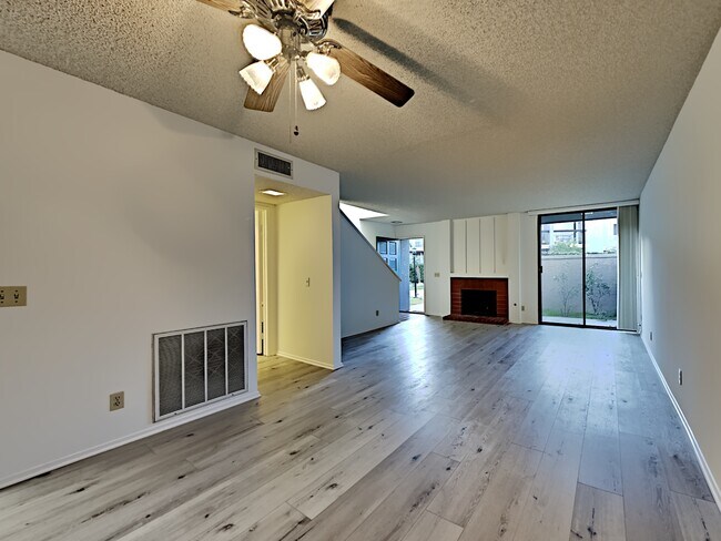 Building Photo - 23541 Victory Blvd