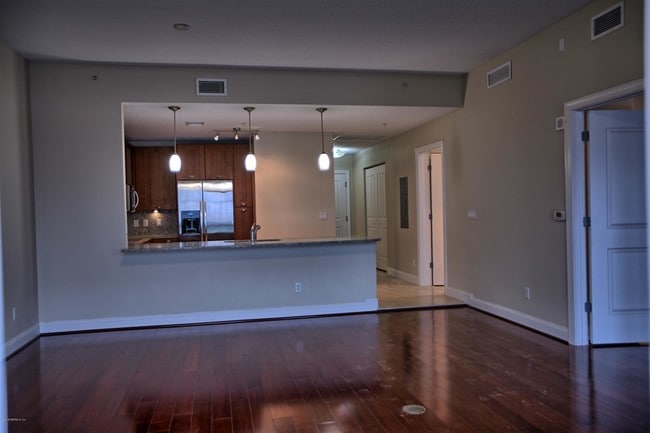 Building Photo - 1431 Riverplace Blvd