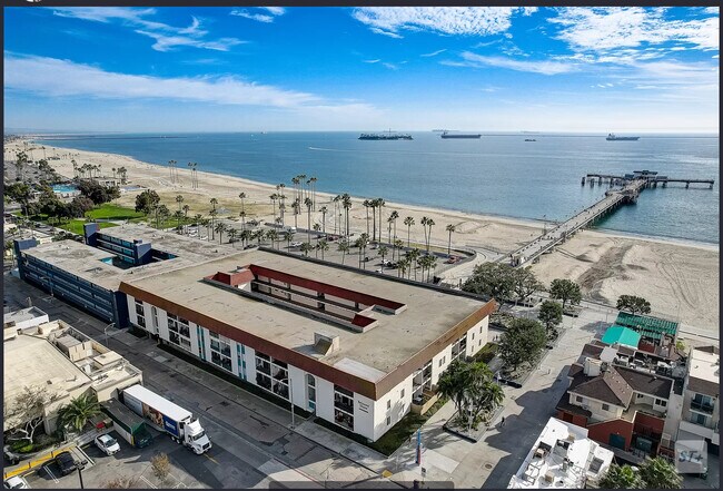 A pasos del océano en el muelle - 3939 E Allin St