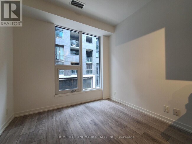 Photo du bâtiment - 55-355 Mercer St