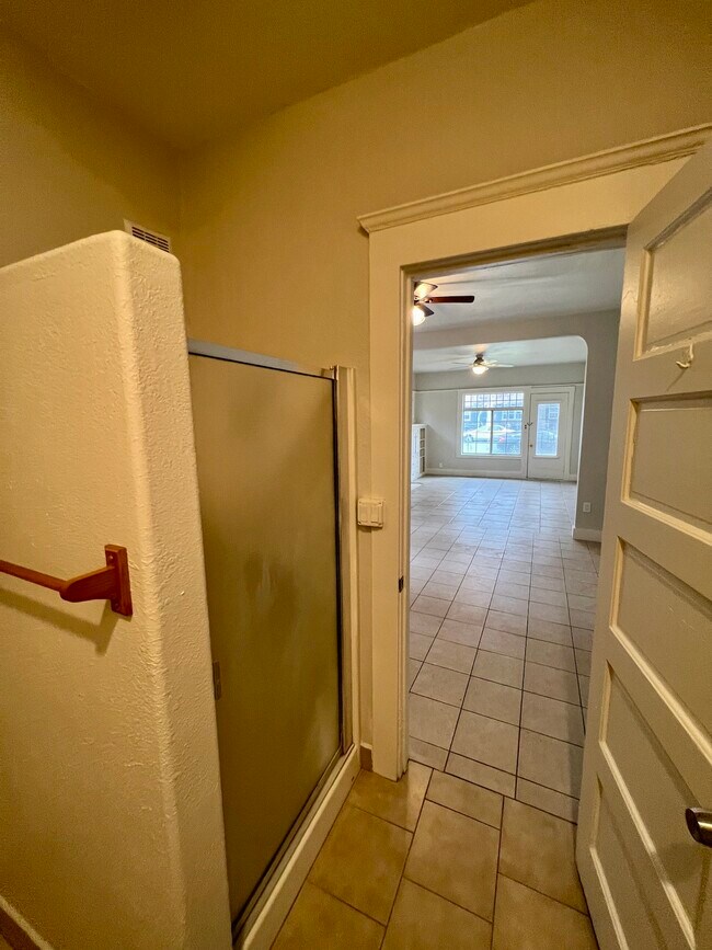 Building Photo - 3633 Kansas Avenue, Unit 3633