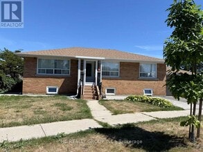 Building Photo - 7 Ivanhoe Ct