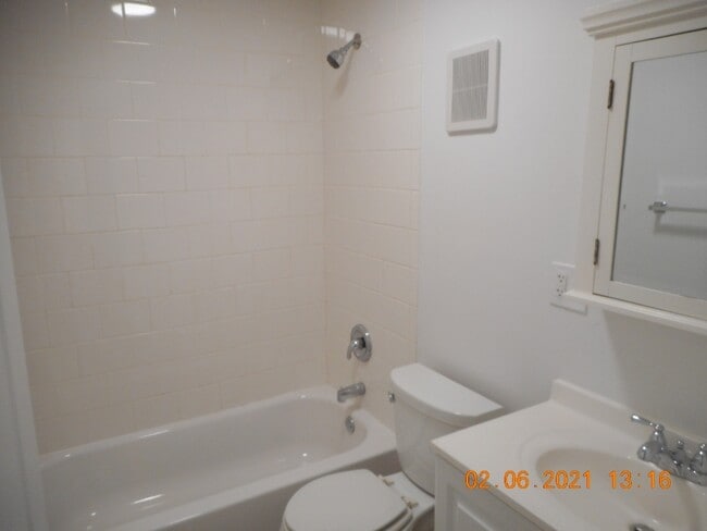 Building Photo - 482 Duane Terrace