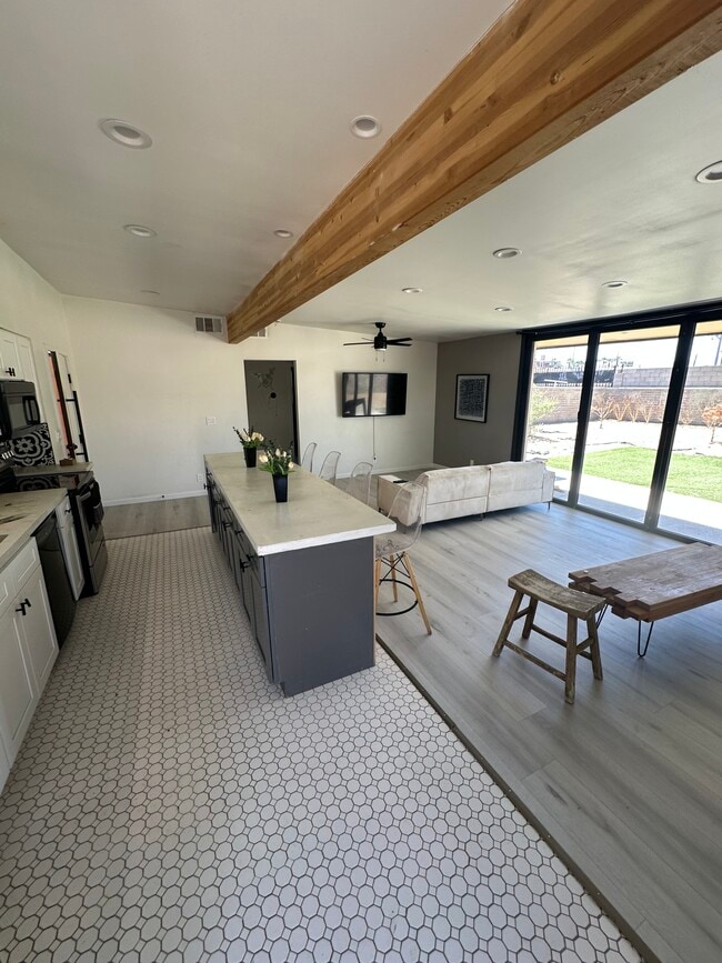 Building Photo - 2210 Santa Clara Dr