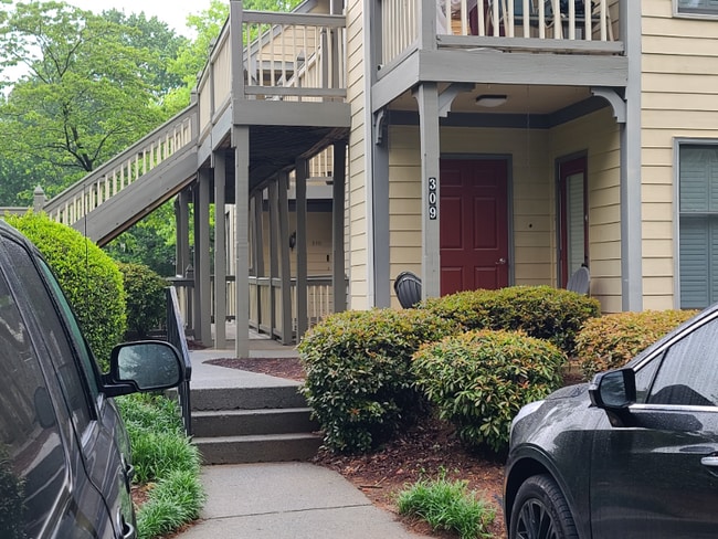 Building Photo - 310 Hollyfax Cir NE