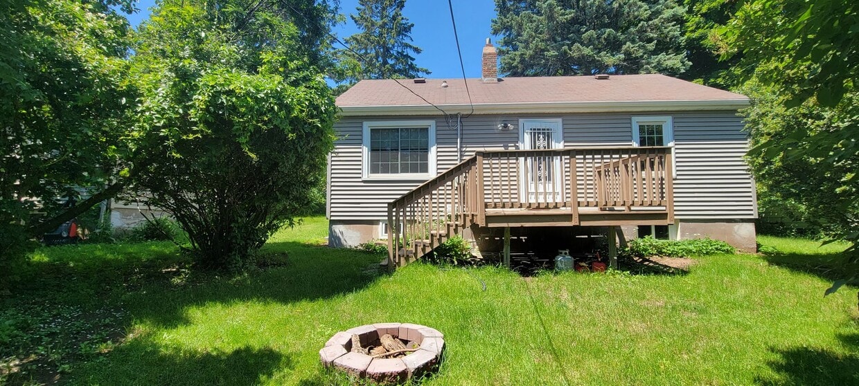 Primary Photo - AVAILABLE AUGUST - 2 Bed, 1 Bath With Secl...