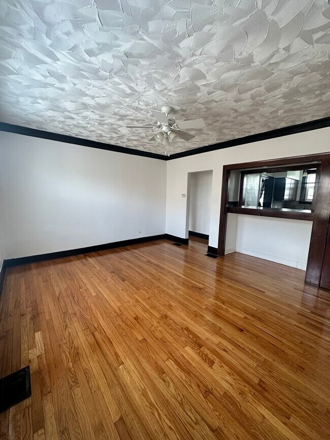 Building Photo - 1206 N Laramie Ave