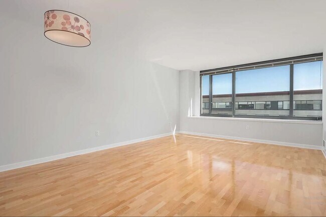 Living room - 260 King St
