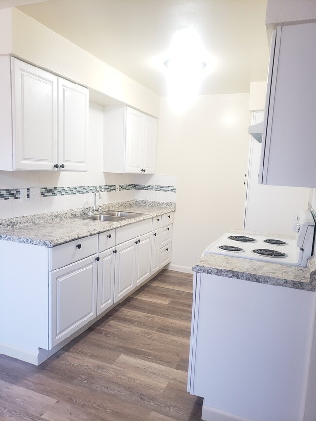 Kitchen - 2011 S Hacienda Blvd