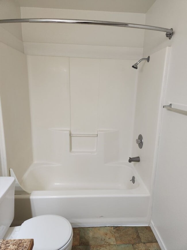 Building Photo - e501