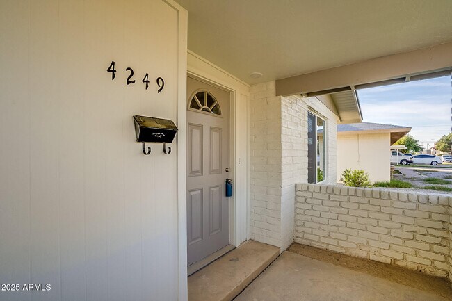 Building Photo - 4249 W Townley Ave