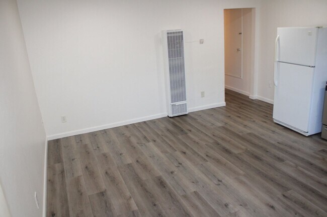 Building Photo - 527 Vaqueros Ave