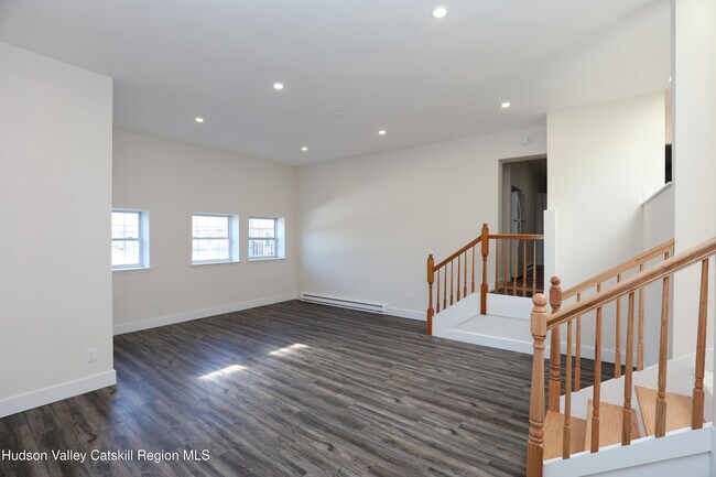 Foto del edificio - 14311 US-9W