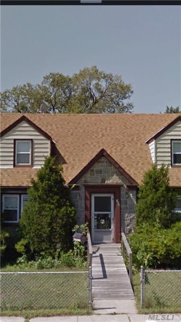 Primary Photo - 122 James St