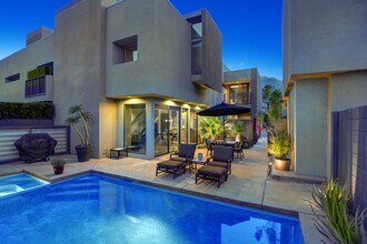 Building Photo - 1536 E Baristo Rd