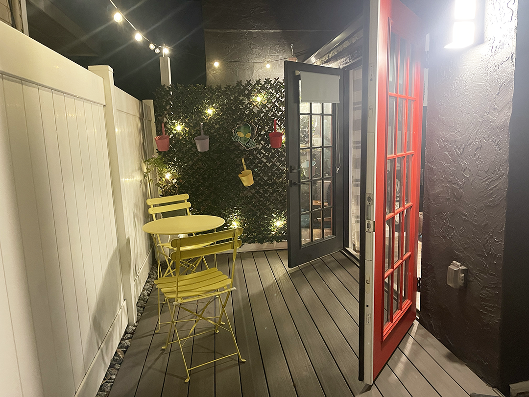 outdoor deck - 1034 Queen St N